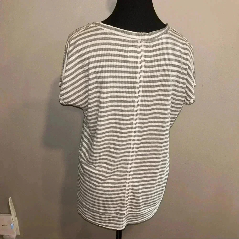 Jackson Rowe  Tee - Picture 3 of 5